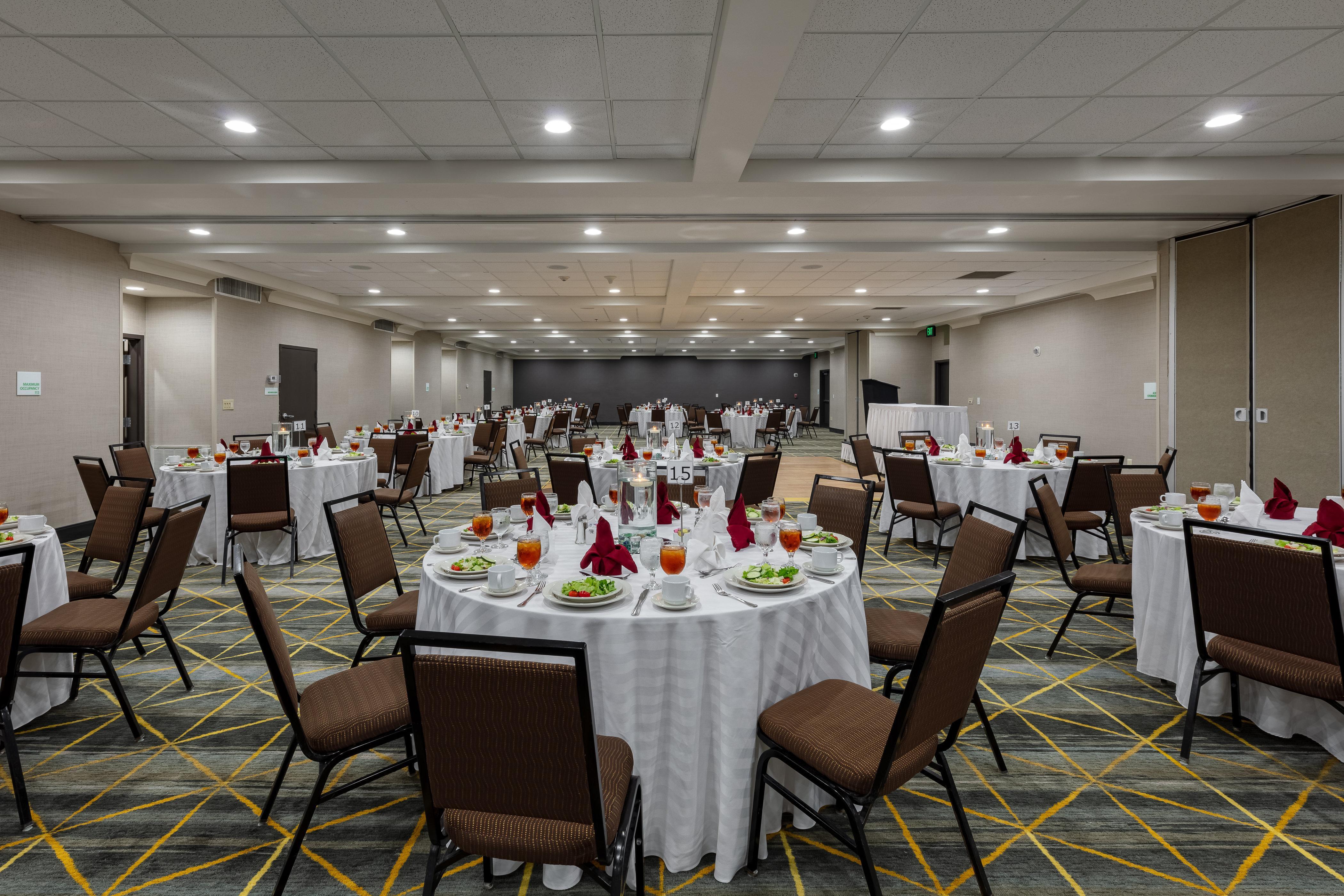Holiday Inn & Suites Atlanta Airport North By Ihg College Park Exterior foto