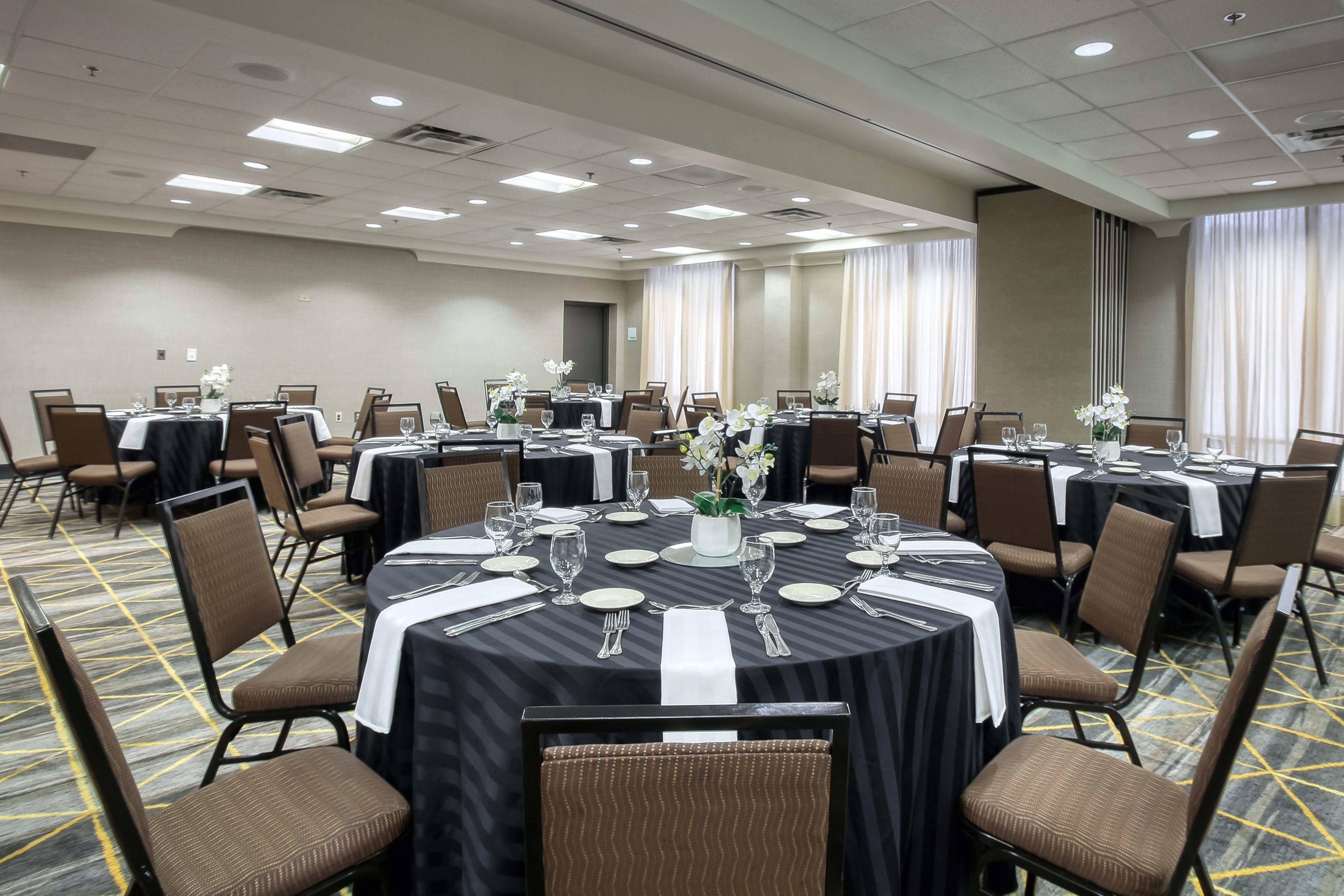 Holiday Inn & Suites Atlanta Airport North By Ihg College Park Exterior foto